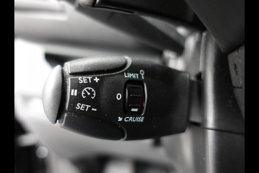 Opel Vivaro 2.0 CDTI L3H1 Edition Automaat Airco ECC Navigatie Cruise Control PDC+Camera Trekhaak