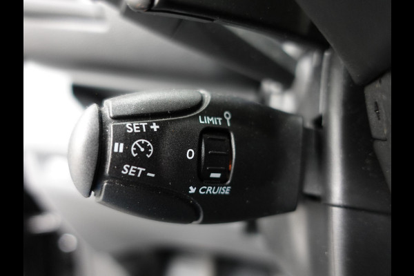 Opel Vivaro 2.0 CDTI L3H1 Edition Automaat Airco ECC Navigatie Cruise Control PDC+Camera Trekhaak