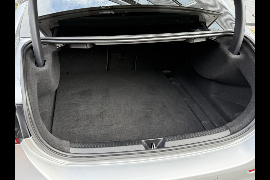 Mercedes-Benz A-Klasse 200 Launch Edition Premium | AMG Line | Panoramadak | LED Performance