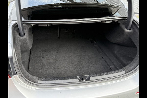 Mercedes-Benz A-Klasse 200 Launch Edition Premium | AMG Line | Panoramadak | LED Performance