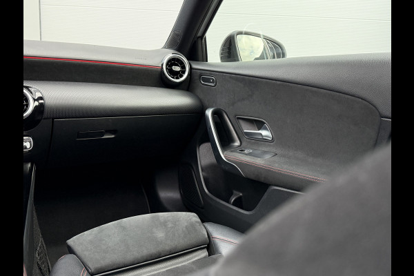 Mercedes-Benz A-Klasse 200 Launch Edition Premium | AMG Line | Panoramadak | LED Performance
