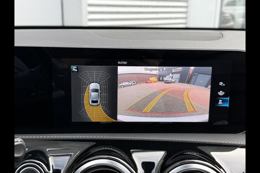 Mercedes-Benz A-Klasse 200 Launch Edition Premium | AMG Line | Panoramadak | LED Performance