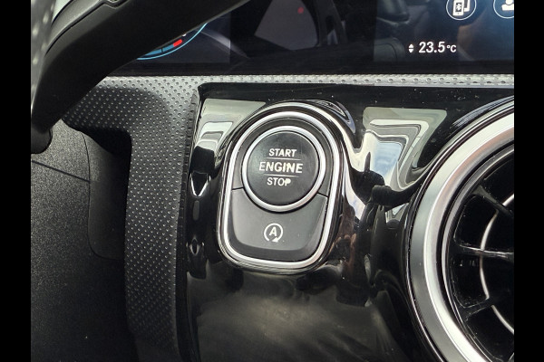 Mercedes-Benz A-Klasse 200 Launch Edition Premium | AMG Line | Panoramadak | LED Performance