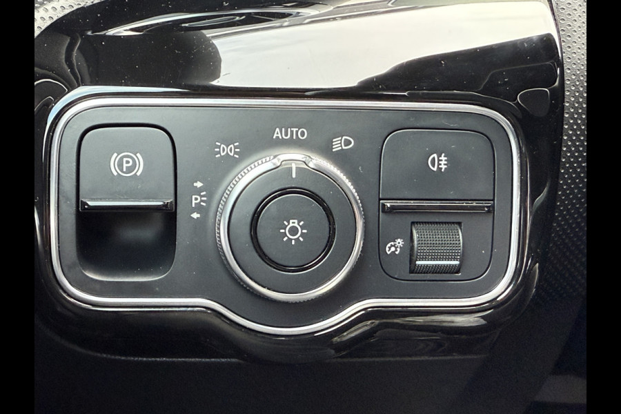 Mercedes-Benz A-Klasse 200 Launch Edition Premium | AMG Line | Panoramadak | LED Performance