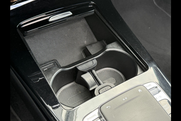 Mercedes-Benz A-Klasse 200 Launch Edition Premium | AMG Line | Panoramadak | LED Performance