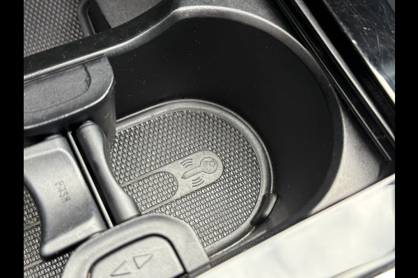 Mercedes-Benz A-Klasse 200 Launch Edition Premium | AMG Line | Panoramadak | LED Performance