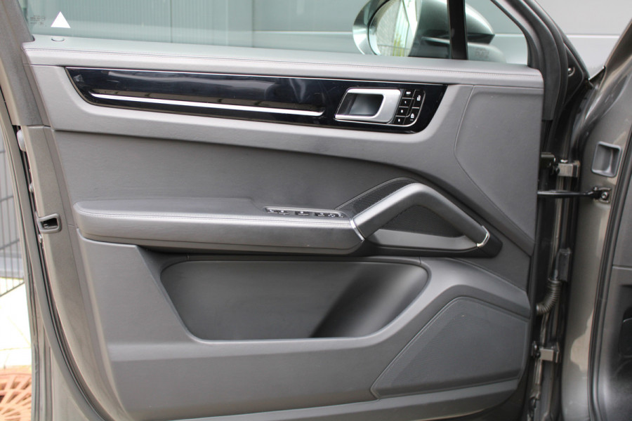 Porsche Cayenne Coupé 3.0 E-Hybrid | NAP | MEMORY | 360 | PANO | SPORTSTOELEN | LUCHTVERING | SPORT CHRONO | Porsche Cayenne Coupé 3.0 E-Hybrid | NAP | MEMORY | 360 | PANO | SPORTSTOELEN | LUCHTVERING | SPORT CHRONO |