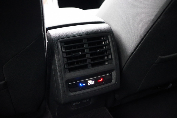 Volkswagen Golf 1.4 eHybrid GTE 245 PK PHEV, Adap. Cruise Control, LED, Camera, Stoelverwarming Volkswagen Golf 1.4 eHybrid GTE 245 PK PHEV, Adap. Cruise Control, LED, Camera, Stoelverwarming