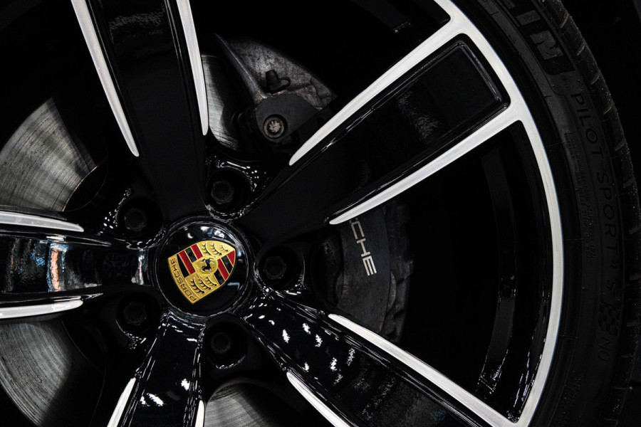 Porsche Cayenne 3.0 E-Hybrid *Sport-Chrono / PASM / Panorama / BOSE / Soft-Close / Surround-view*