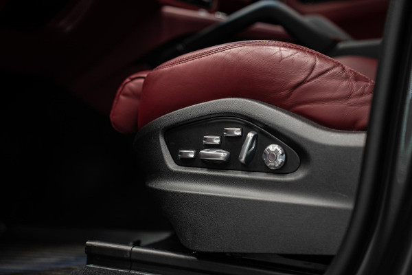 Porsche Cayenne 3.0 E-Hybrid *Sport-Chrono / PASM / Panorama / BOSE / Soft-Close / Surround-view*