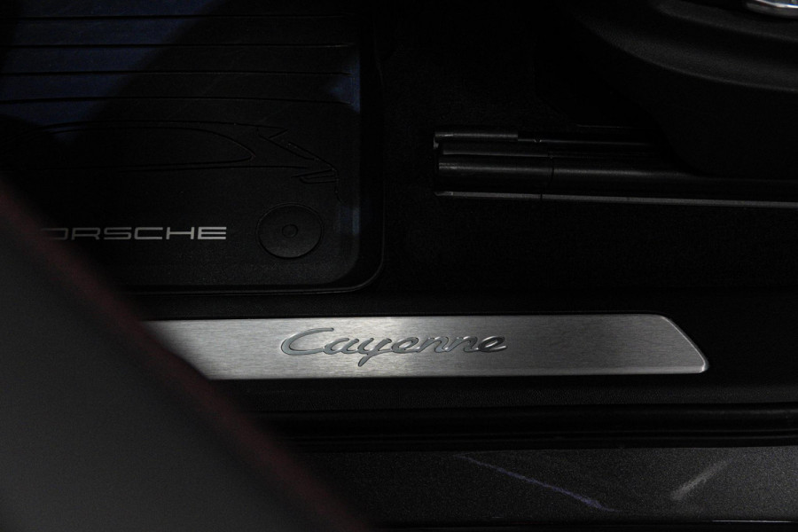 Porsche Cayenne 3.0 E-Hybrid *Sport-Chrono / PASM / Panorama / BOSE / Soft-Close / Surround-view*