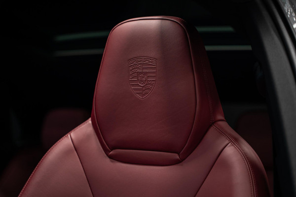 Porsche Cayenne 3.0 E-Hybrid *Sport-Chrono / PASM / Panorama / BOSE / Soft-Close / Surround-view*