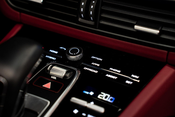 Porsche Cayenne 3.0 E-Hybrid *Sport-Chrono / PASM / Panorama / BOSE / Soft-Close / Surround-view*