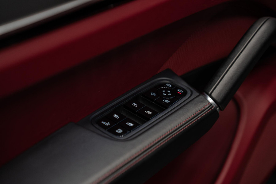 Porsche Cayenne 3.0 E-Hybrid *Sport-Chrono / PASM / Panorama / BOSE / Soft-Close / Surround-view*