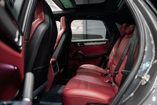 Porsche Cayenne 3.0 E-Hybrid *Sport-Chrono / PASM / Panorama / BOSE / Soft-Close / Surround-view*