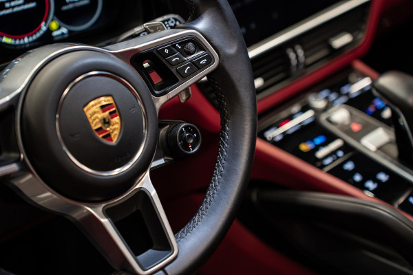 Porsche Cayenne 3.0 E-Hybrid *Sport-Chrono / PASM / Panorama / BOSE / Soft-Close / Surround-view*