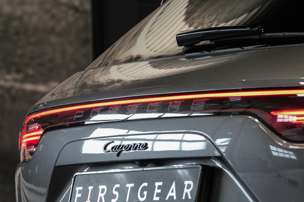 Porsche Cayenne 3.0 E-Hybrid *Sport-Chrono / PASM / Panorama / BOSE / Soft-Close / Surround-view*