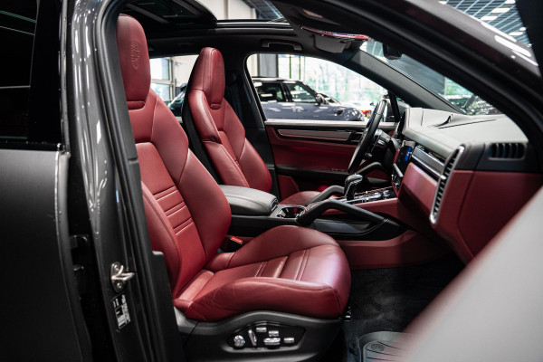 Porsche Cayenne 3.0 E-Hybrid *Sport-Chrono / PASM / Panorama / BOSE / Soft-Close / Surround-view*