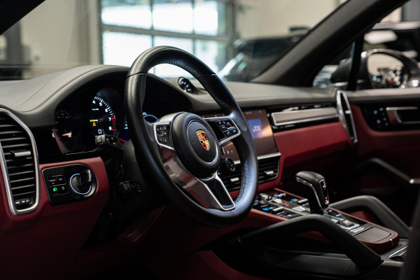 Porsche Cayenne 3.0 E-Hybrid *Sport-Chrono / PASM / Panorama / BOSE / Soft-Close / Surround-view*