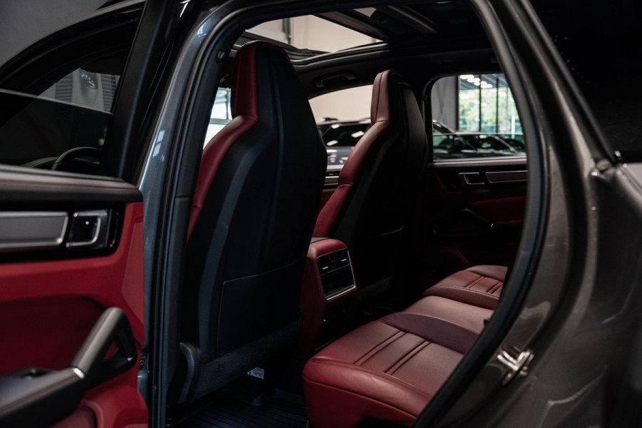 Porsche Cayenne 3.0 E-Hybrid *Sport-Chrono / PASM / Panorama / BOSE / Soft-Close / Surround-view*