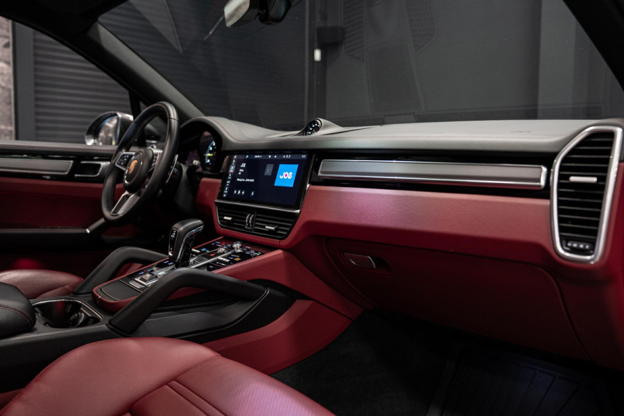 Porsche Cayenne 3.0 E-Hybrid *Sport-Chrono / PASM / Panorama / BOSE / Soft-Close / Surround-view*