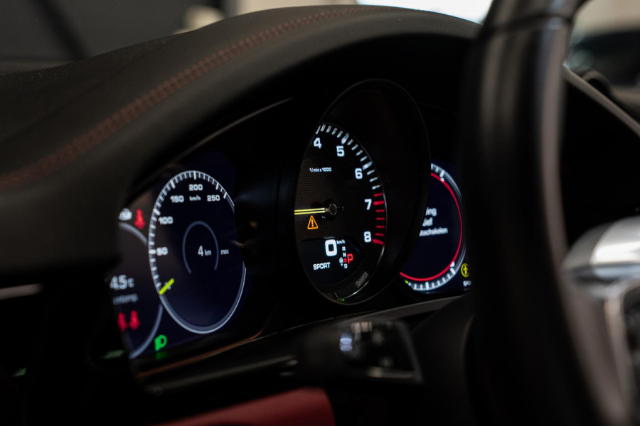 Porsche Cayenne 3.0 E-Hybrid *Sport-Chrono / PASM / Panorama / BOSE / Soft-Close / Surround-view*