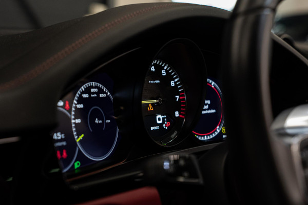 Porsche Cayenne 3.0 E-Hybrid *Sport-Chrono / PASM / Panorama / BOSE / Soft-Close / Surround-view*