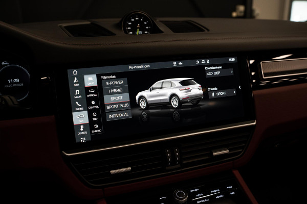 Porsche Cayenne 3.0 E-Hybrid *Sport-Chrono / PASM / Panorama / BOSE / Soft-Close / Surround-view*