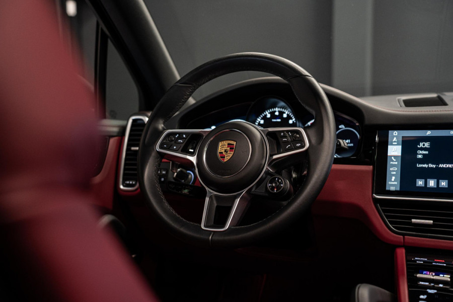 Porsche Cayenne 3.0 E-Hybrid *Sport-Chrono / PASM / Panorama / BOSE / Soft-Close / Surround-view*