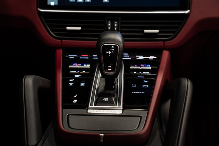 Porsche Cayenne 3.0 E-Hybrid *Sport-Chrono / PASM / Panorama / BOSE / Soft-Close / Surround-view*