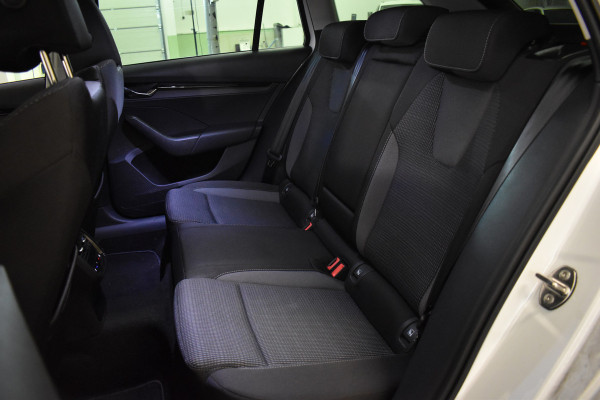 Škoda Octavia Combi TSI iV PHEV 204PK DSG HYBRID BUSINESS NAVI/CARPLAY/PDC