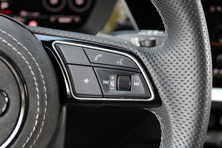 Audi S3 Sportback 2.0 TFSI S3 quattro | PANO | MEMORY | KEYLESS | B&O | RS-VELGEN | MAXTON | ACC | Audi S3 Sportback 2.0 TFSI S3 quattro | PANO | MEMORY | KEYLESS | B&O | RS-VELGEN | MAXTON | ACC |