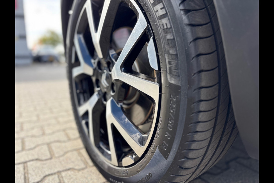 Citroën C5 Aircross Citroen C5 1.6 Plug-in Hybrid 225 Shine (BOVAG/RIJKLAARPRIJS) Citroën C5 Aircross Citroen C5 1.6 Plug-in Hybrid 225 Shine (BOVAG/RIJKLAARPRIJS)