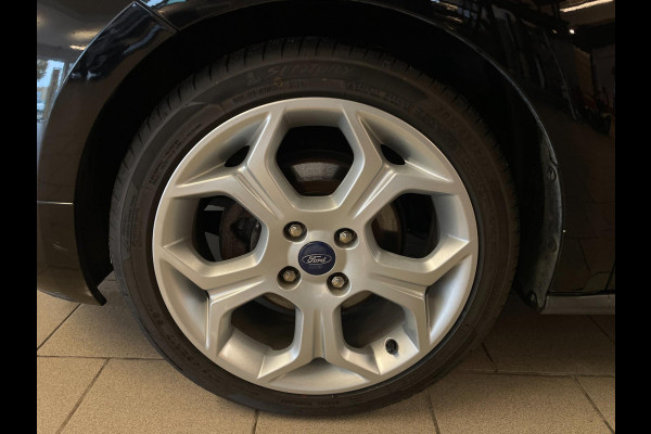 Ford Transit Courier 1.0 Ambiente Start&Stop AIRCO ELEK RAMEN CENT VERG PARKEERSENSOREN ZEER NETTE BESTELAUTO Ford Transit Courier 1.0 Ambiente Start&Stop AIRCO ELEK RAMEN CENT VERG PARKEERSENSOREN ZEER NETTE BESTELAUTO