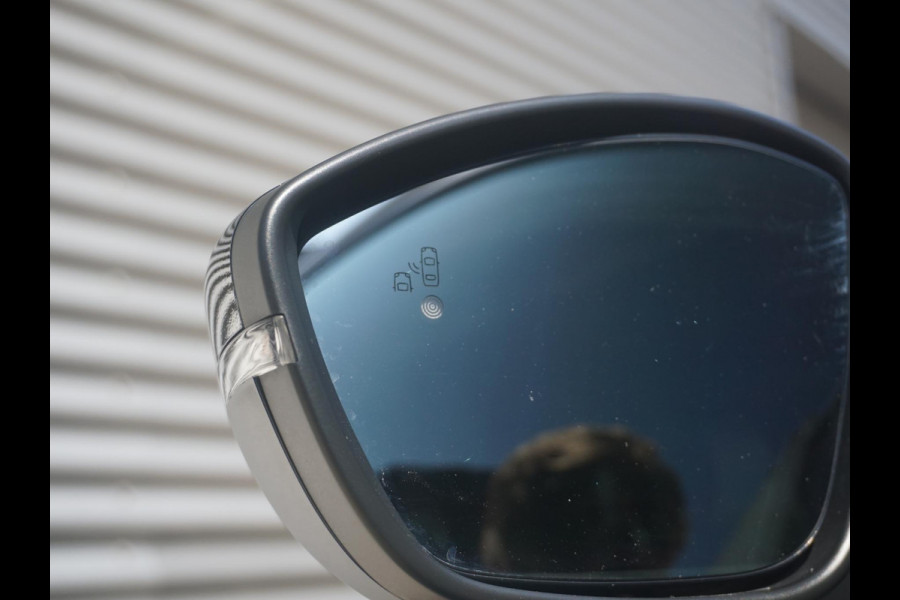 Peugeot 208 Hybrid 136 e-DCS6 GT | Automaat | Navigatie | Draadloze telefoonlader | Camera voor en achter | Adaptieve Cruise Control Peugeot 208 Hybrid 136 e-DCS6 GT | Automaat | Navigatie | Draadloze telefoonlader | Camera voor en achter | Adaptieve Cruise Control