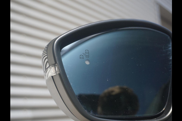 Peugeot 208 Hybrid 136 e-DCS6 GT | Automaat | Navigatie | Draadloze telefoonlader | Camera voor en achter | Adaptieve Cruise Control Peugeot 208 Hybrid 136 e-DCS6 GT | Automaat | Navigatie | Draadloze telefoonlader | Camera voor en achter | Adaptieve Cruise Control