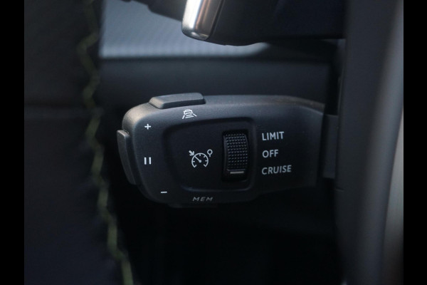 Peugeot 208 Hybrid 136 e-DCS6 GT | Automaat | Navigatie | Draadloze telefoonlader | Camera voor en achter | Adaptieve Cruise Control Peugeot 208 Hybrid 136 e-DCS6 GT | Automaat | Navigatie | Draadloze telefoonlader | Camera voor en achter | Adaptieve Cruise Control