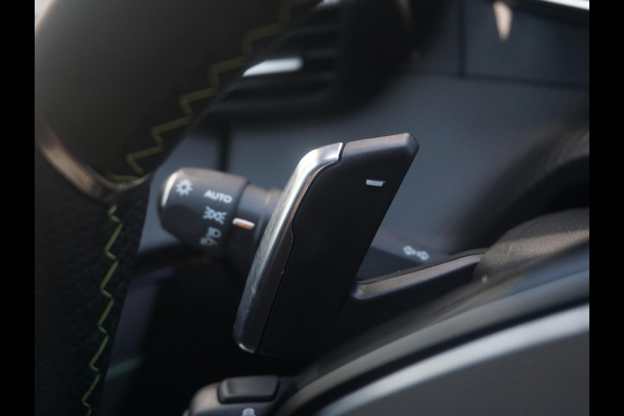 Peugeot 208 Hybrid 136 e-DCS6 GT | Automaat | Navigatie | Draadloze telefoonlader | Camera voor en achter | Adaptieve Cruise Control Peugeot 208 Hybrid 136 e-DCS6 GT | Automaat | Navigatie | Draadloze telefoonlader | Camera voor en achter | Adaptieve Cruise Control