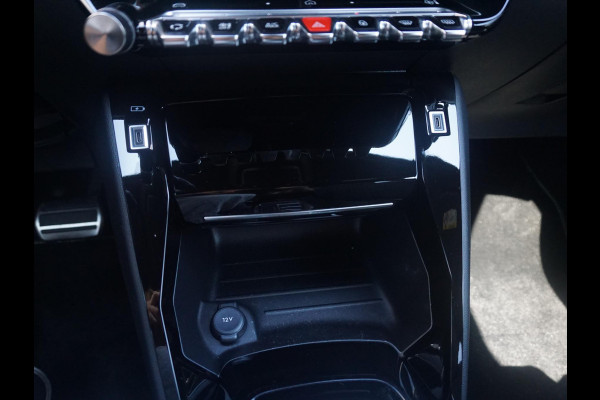Peugeot 208 Hybrid 136 e-DCS6 GT | Automaat | Navigatie | Draadloze telefoonlader | Camera voor en achter | Adaptieve Cruise Control Peugeot 208 Hybrid 136 e-DCS6 GT | Automaat | Navigatie | Draadloze telefoonlader | Camera voor en achter | Adaptieve Cruise Control