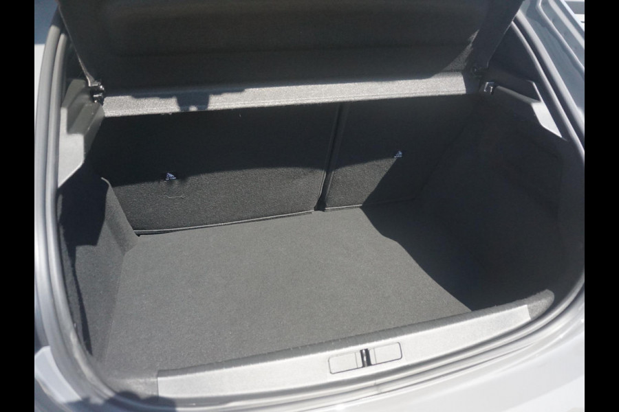 Peugeot 208 Hybrid 136 e-DCS6 GT | Automaat | Navigatie | Draadloze telefoonlader | Camera voor en achter | Adaptieve Cruise Control Peugeot 208 Hybrid 136 e-DCS6 GT | Automaat | Navigatie | Draadloze telefoonlader | Camera voor en achter | Adaptieve Cruise Control