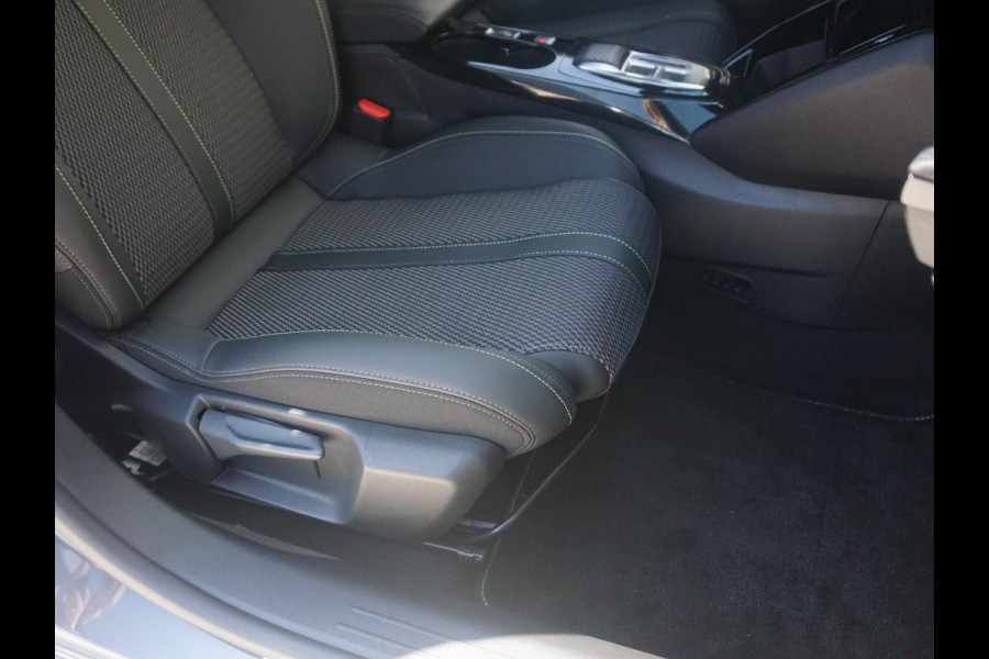 Peugeot 208 Hybrid 136 e-DCS6 GT | Automaat | Navigatie | Draadloze telefoonlader | Camera voor en achter | Adaptieve Cruise Control Peugeot 208 Hybrid 136 e-DCS6 GT | Automaat | Navigatie | Draadloze telefoonlader | Camera voor en achter | Adaptieve Cruise Control