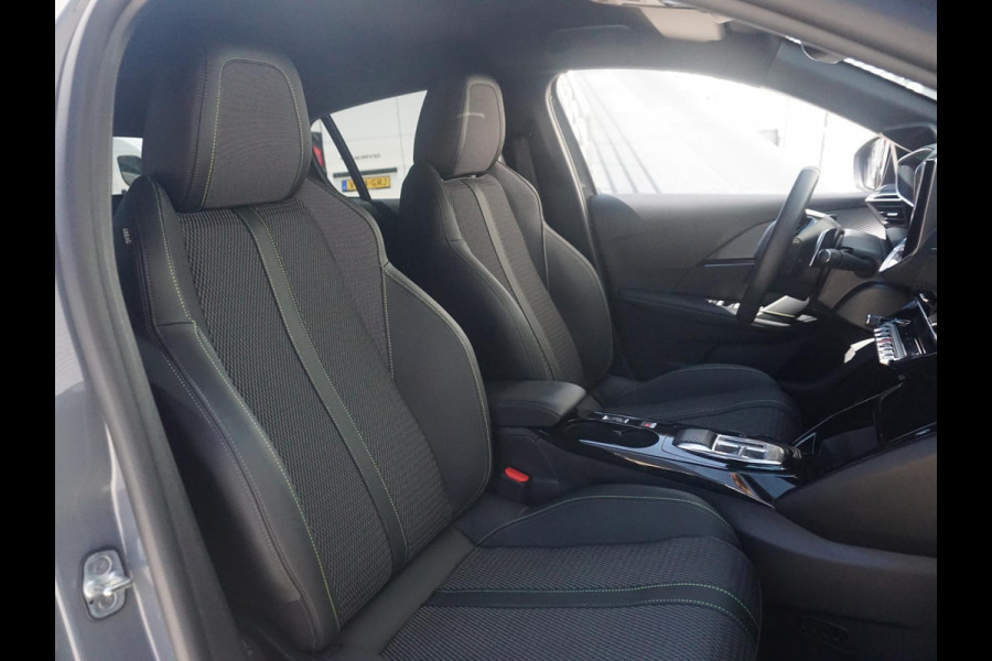 Peugeot 208 Hybrid 136 e-DCS6 GT | Automaat | Navigatie | Draadloze telefoonlader | Camera voor en achter | Adaptieve Cruise Control Peugeot 208 Hybrid 136 e-DCS6 GT | Automaat | Navigatie | Draadloze telefoonlader | Camera voor en achter | Adaptieve Cruise Control