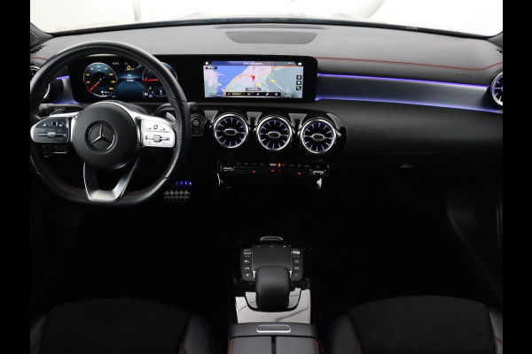 Mercedes-Benz CLA-Klasse 180d Business Solution AMG | Stoelverwarming | Carplay | Camera | Leder/Alcantara | Navigatie | Widescreen | Sfeerverlichting | Designo Mountaingrijs Magno