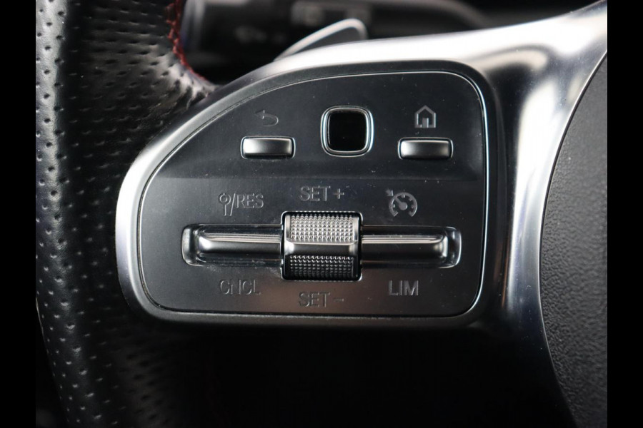 Mercedes-Benz CLA-Klasse 180d Business Solution AMG | Stoelverwarming | Carplay | Camera | Leder/Alcantara | Navigatie | Widescreen | Sfeerverlichting | Designo Mountaingrijs Magno