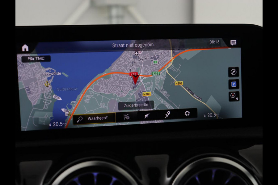 Mercedes-Benz CLA-Klasse 180d Business Solution AMG | Stoelverwarming | Carplay | Camera | Leder/Alcantara | Navigatie | Widescreen | Sfeerverlichting | Designo Mountaingrijs Magno