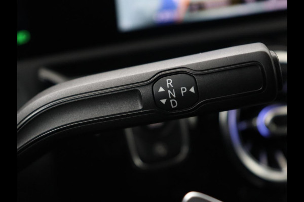 Mercedes-Benz CLA-Klasse 180d Business Solution AMG | Stoelverwarming | Carplay | Camera | Leder/Alcantara | Navigatie | Widescreen | Sfeerverlichting | Designo Mountaingrijs Magno