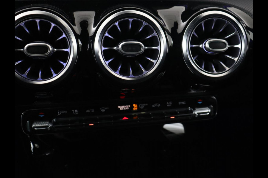 Mercedes-Benz CLA-Klasse 180d Business Solution AMG | Stoelverwarming | Carplay | Camera | Leder/Alcantara | Navigatie | Widescreen | Sfeerverlichting | Designo Mountaingrijs Magno