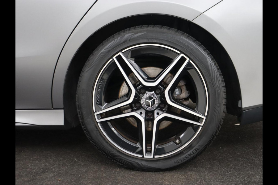 Mercedes-Benz CLA-Klasse 180d Business Solution AMG | Stoelverwarming | Carplay | Camera | Leder/Alcantara | Navigatie | Widescreen | Sfeerverlichting | Designo Mountaingrijs Magno