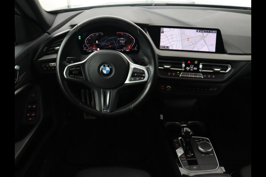 BMW 2 Serie Gran Coupé 218i M Sport | Sportstoelen | Camera | Carplay | Live Cockpit | Half leder | Navigatie | Sfeerverlichting | Full LED | Climate control BMW 2 Serie Gran Coupé 218i M Sport | Sportstoelen | Camera | Carplay | Live Cockpit | Half leder | Navigatie | Sfeerverlichting | Full LED | Climate control