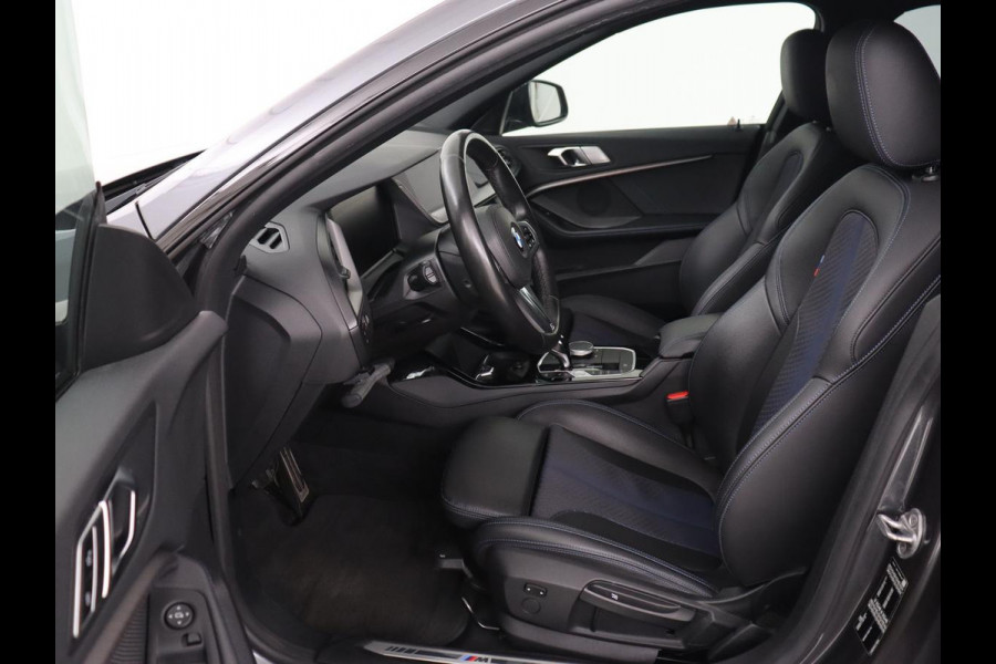 BMW 2 Serie Gran Coupé 218i M Sport | Sportstoelen | Camera | Carplay | Live Cockpit | Half leder | Navigatie | Sfeerverlichting | Full LED | Climate control BMW 2 Serie Gran Coupé 218i M Sport | Sportstoelen | Camera | Carplay | Live Cockpit | Half leder | Navigatie | Sfeerverlichting | Full LED | Climate control